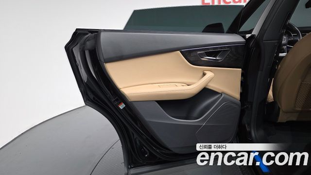 Audi Q8 2023 — photo 15
