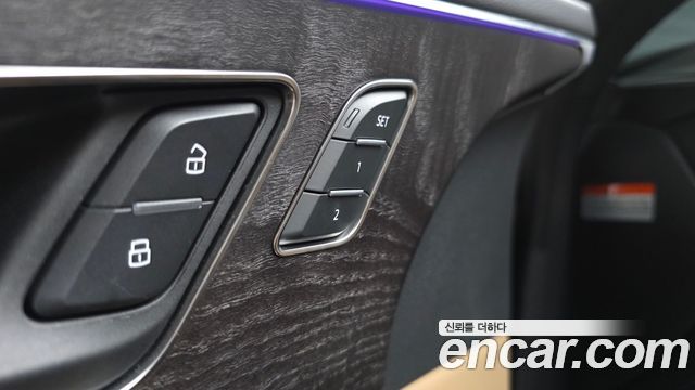 Audi Q8 2023 — photo 32