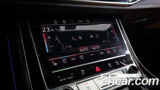Audi Q8 2023 — photo 37