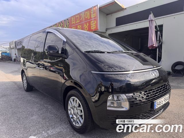 Hyundai Staria 2024 — photo 1