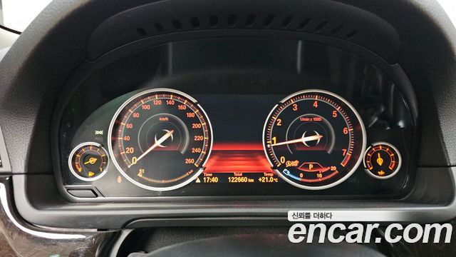 BMW 5-Series 2013 — photo 11