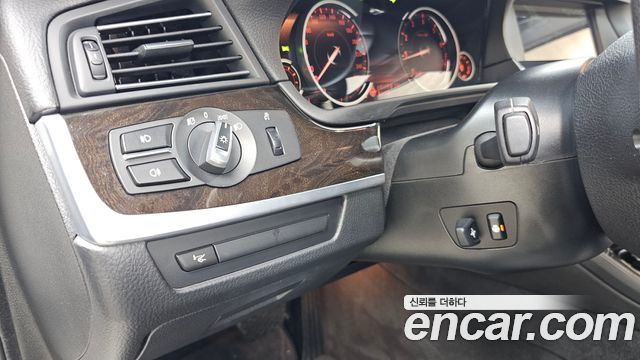 BMW 5-Series 2013 — photo 25