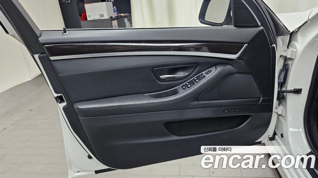 BMW 5-Series 2013 — photo 14