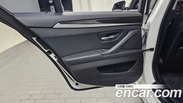BMW 5-Series 2013 — photo 15