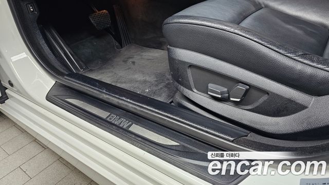 BMW 5-Series 2013 — photo 30