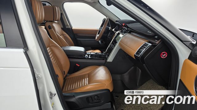 Land Rover Discovery 2019 — photo 11