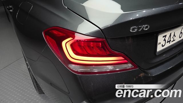 Genesis G70 2018 — photo 9