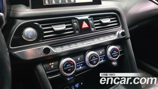 Genesis G70 2018 — photo 28