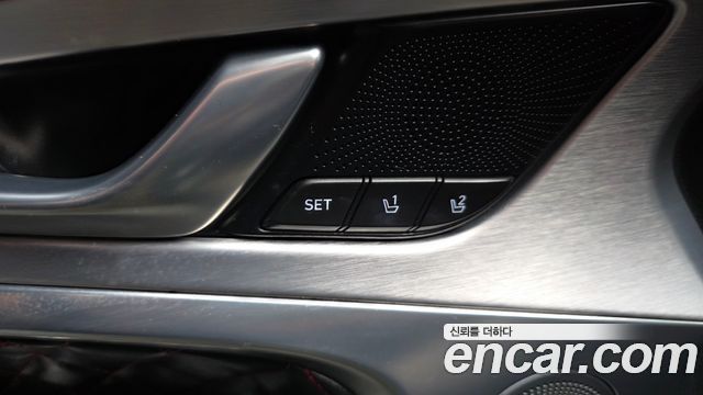 Genesis G70 2018 — photo 31