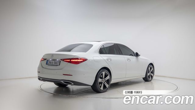 Mercedes-Benz C-Class 2026 — photo 2
