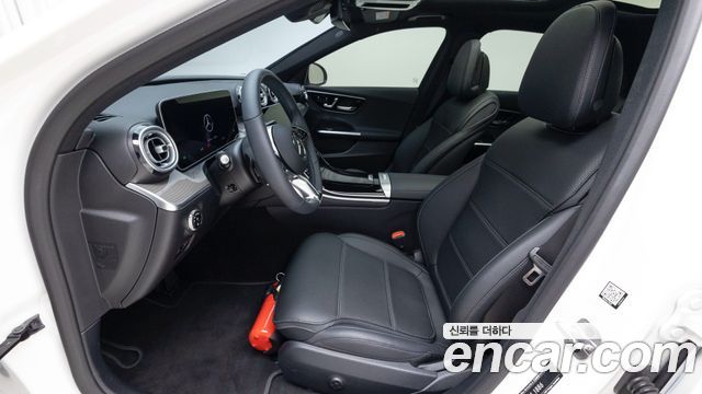 Mercedes-Benz C-Class 2026 — photo 14