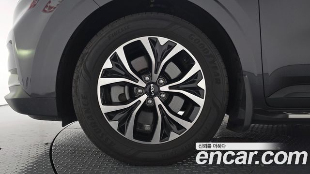 Kia Canival 2023 — photo 5