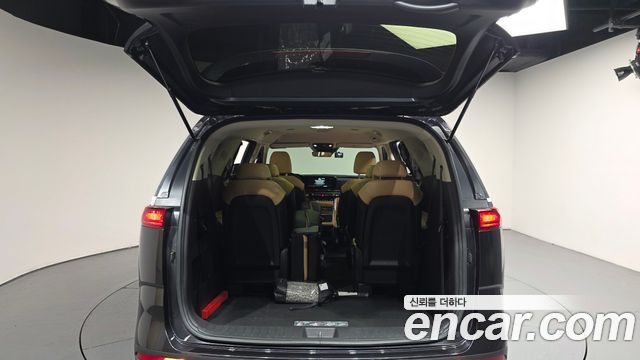 Kia Canival 2023 — photo 26