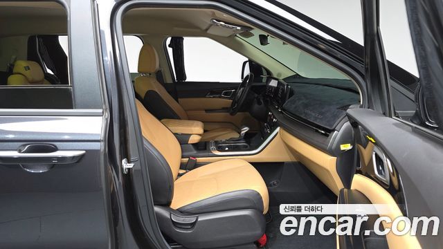 Kia Canival 2023 — photo 16
