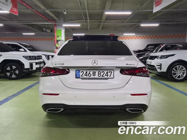 Mercedes-Benz E-Class 2023 — photo 4