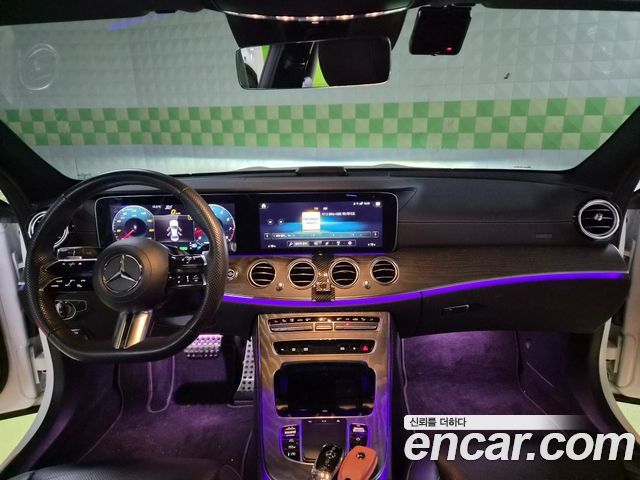 Mercedes-Benz E-Class 2023 — photo 7