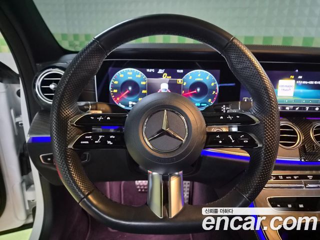 Mercedes-Benz E-Class 2023 — photo 8