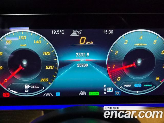 Mercedes-Benz E-Class 2023 — photo 9