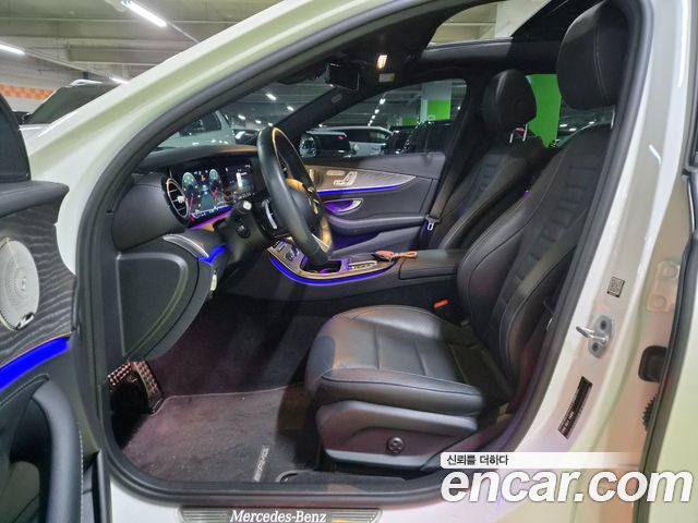 Mercedes-Benz E-Class 2023 — photo 10