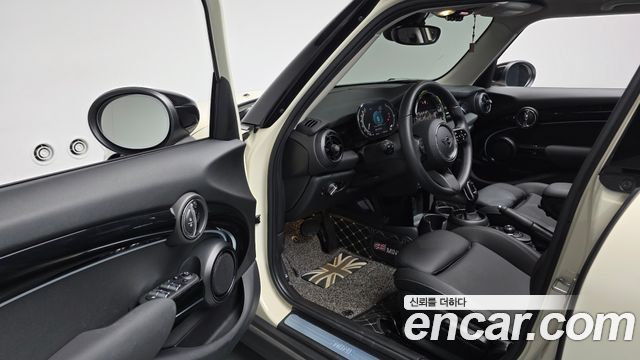 Mini Cooper 2022 — photo 13