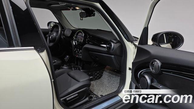 Mini Cooper 2022 — photo 17