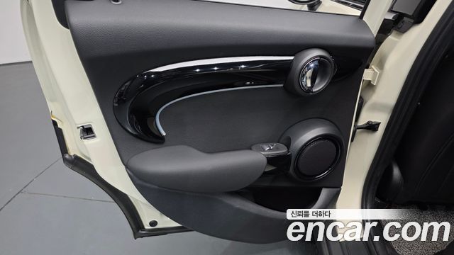 Mini Cooper 2022 — photo 15