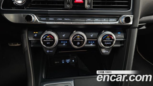 Genesis G70 2018 — photo 24
