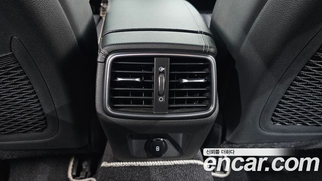 Genesis G70 2018 — photo 32