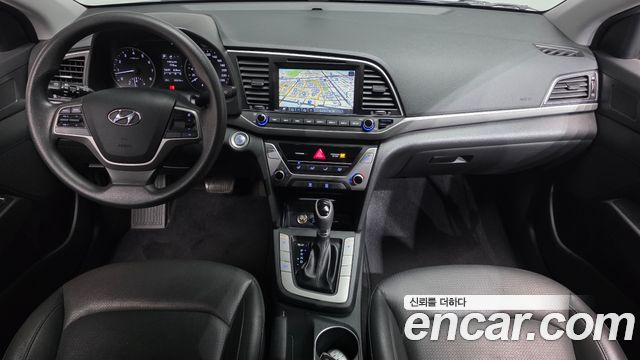 Hyundai AVANTE 2017 — photo 10