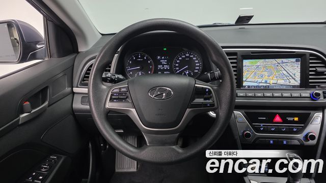 Hyundai AVANTE 2017 — photo 19