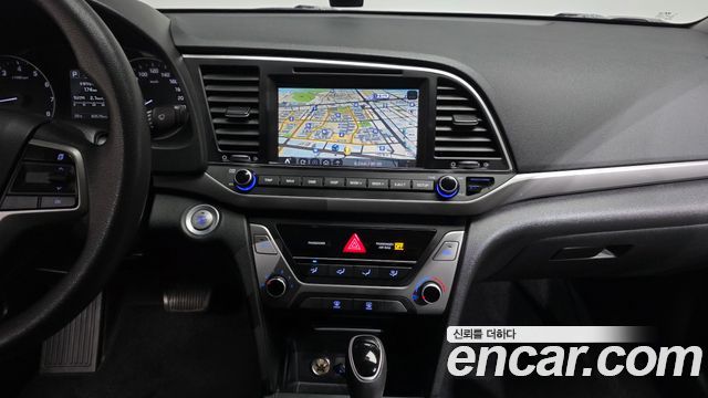 Hyundai AVANTE 2017 — photo 20
