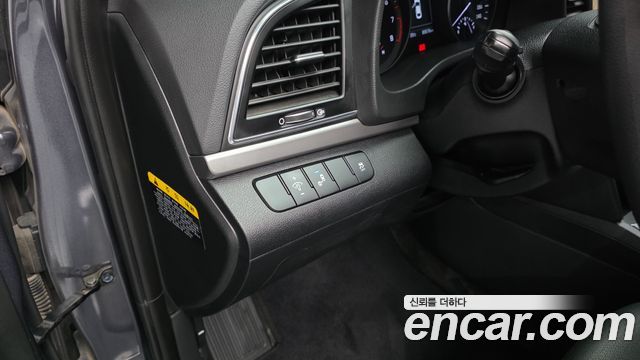 Hyundai AVANTE 2017 — photo 23