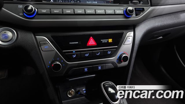 Hyundai AVANTE 2017 — photo 24