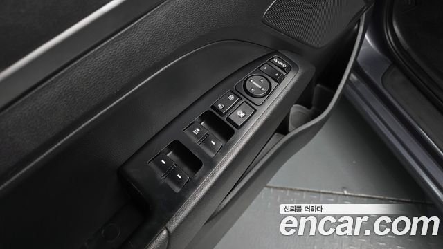 Hyundai AVANTE 2017 — photo 25