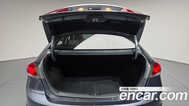Hyundai AVANTE 2017 — photo 26