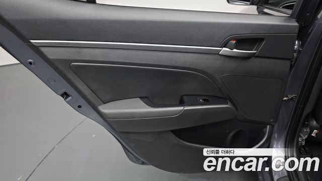 Hyundai AVANTE 2017 — photo 15