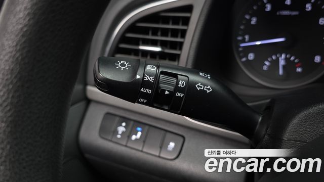 Hyundai AVANTE 2017 — photo 27