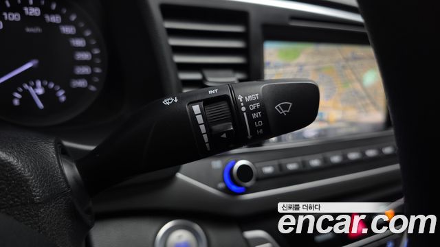 Hyundai AVANTE 2017 — photo 29