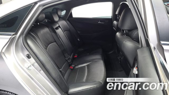 Hyundai Sonata 2013 — photo 18