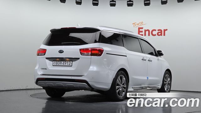 Kia Canival 2018 — photo 2