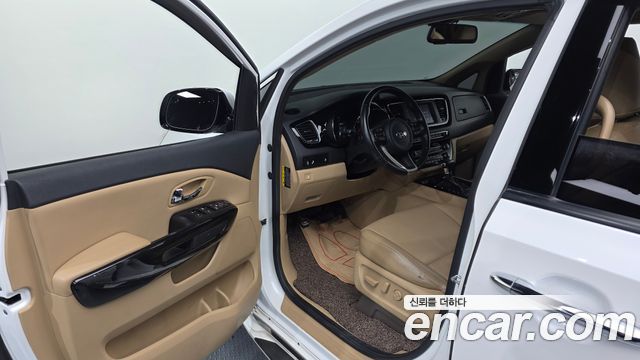 Kia Canival 2018 — photo 10