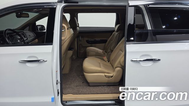 Kia Canival 2018 — photo 11