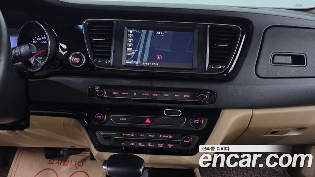Kia Canival 2018 — photo 16