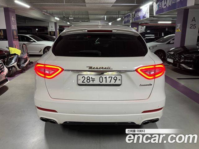 Maserati Levante 2017 — photo 3