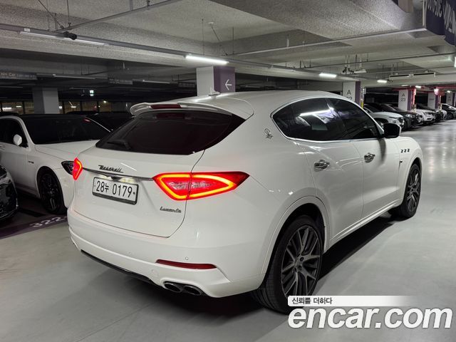 Maserati Levante 2017 — photo 4