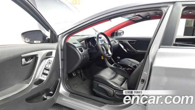 Hyundai AVANTE 2011 — photo 13