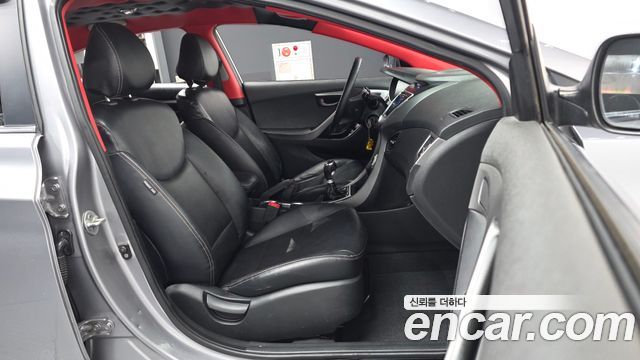 Hyundai AVANTE 2011 — photo 17