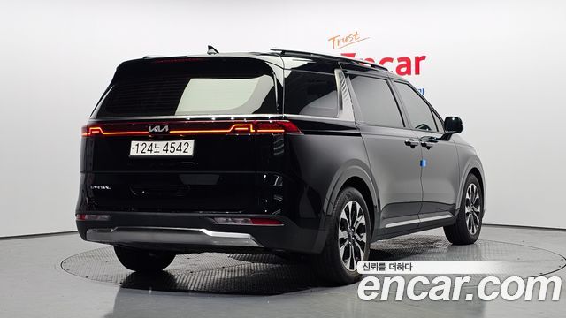 Kia Canival 2023 — photo 2