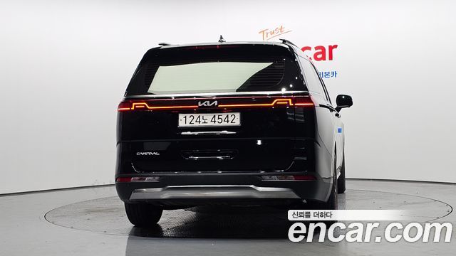 Kia Canival 2023 — photo 4