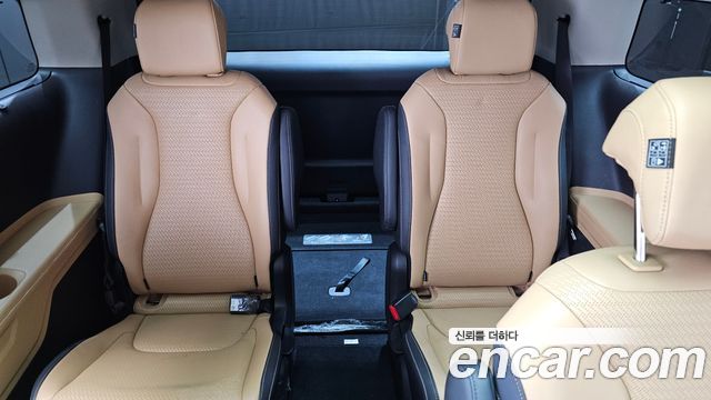 Kia Canival 2023 — photo 17